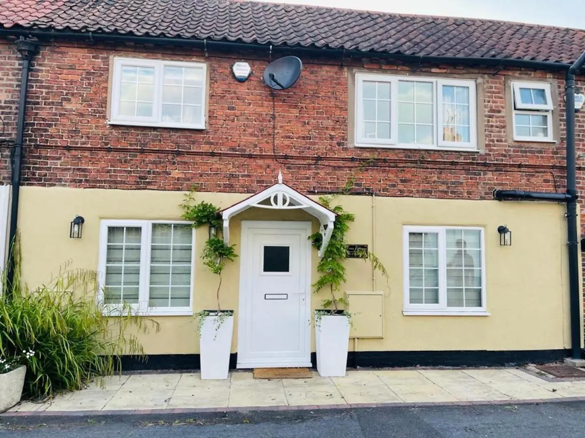 2 Bed Cosy Cottage - Central Bawtry - High End Furnishings Apartment