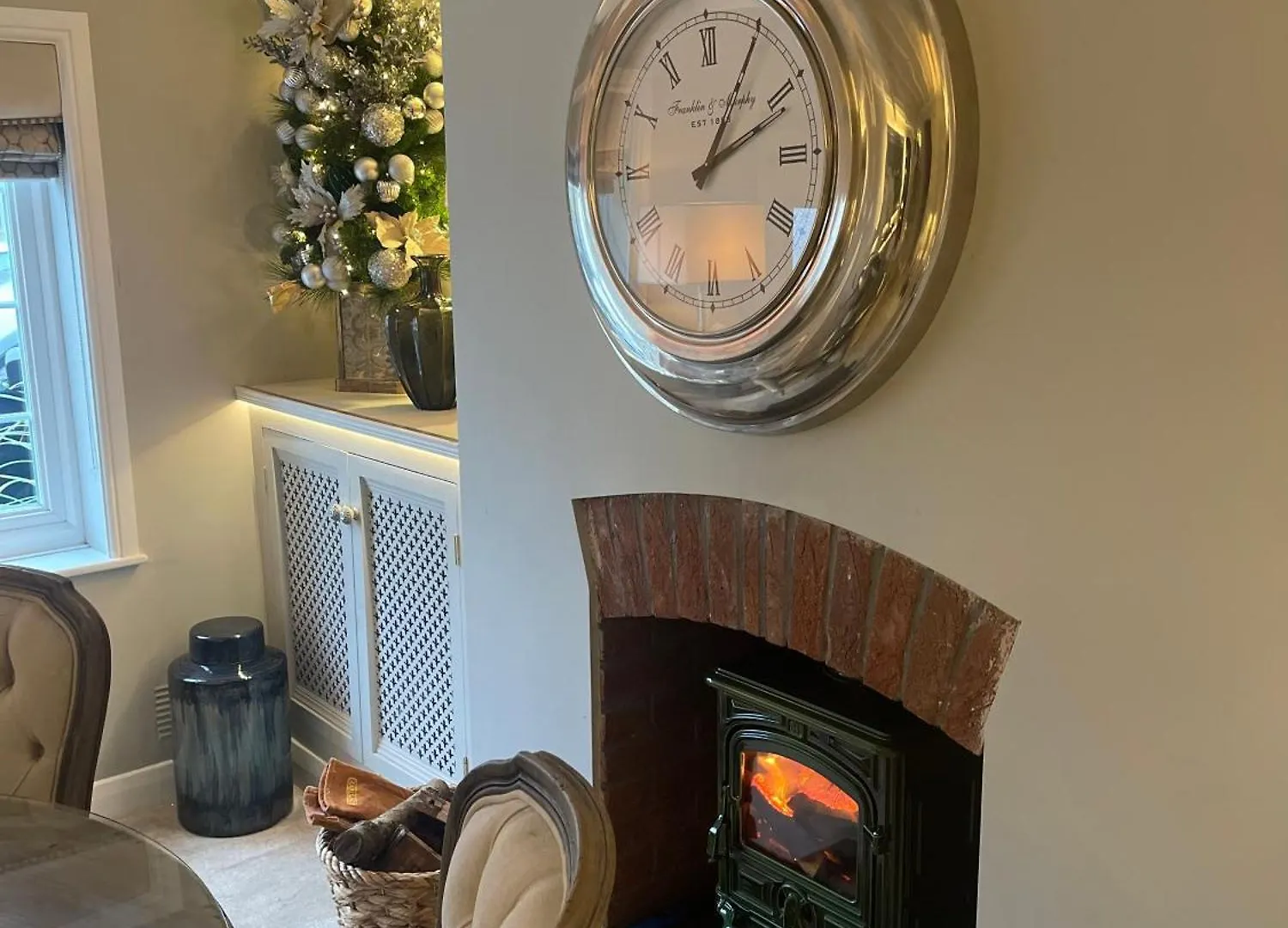 2 Bed Cosy Cottage - Central Bawtry - High End Furnishings 0*,  United Kingdom
