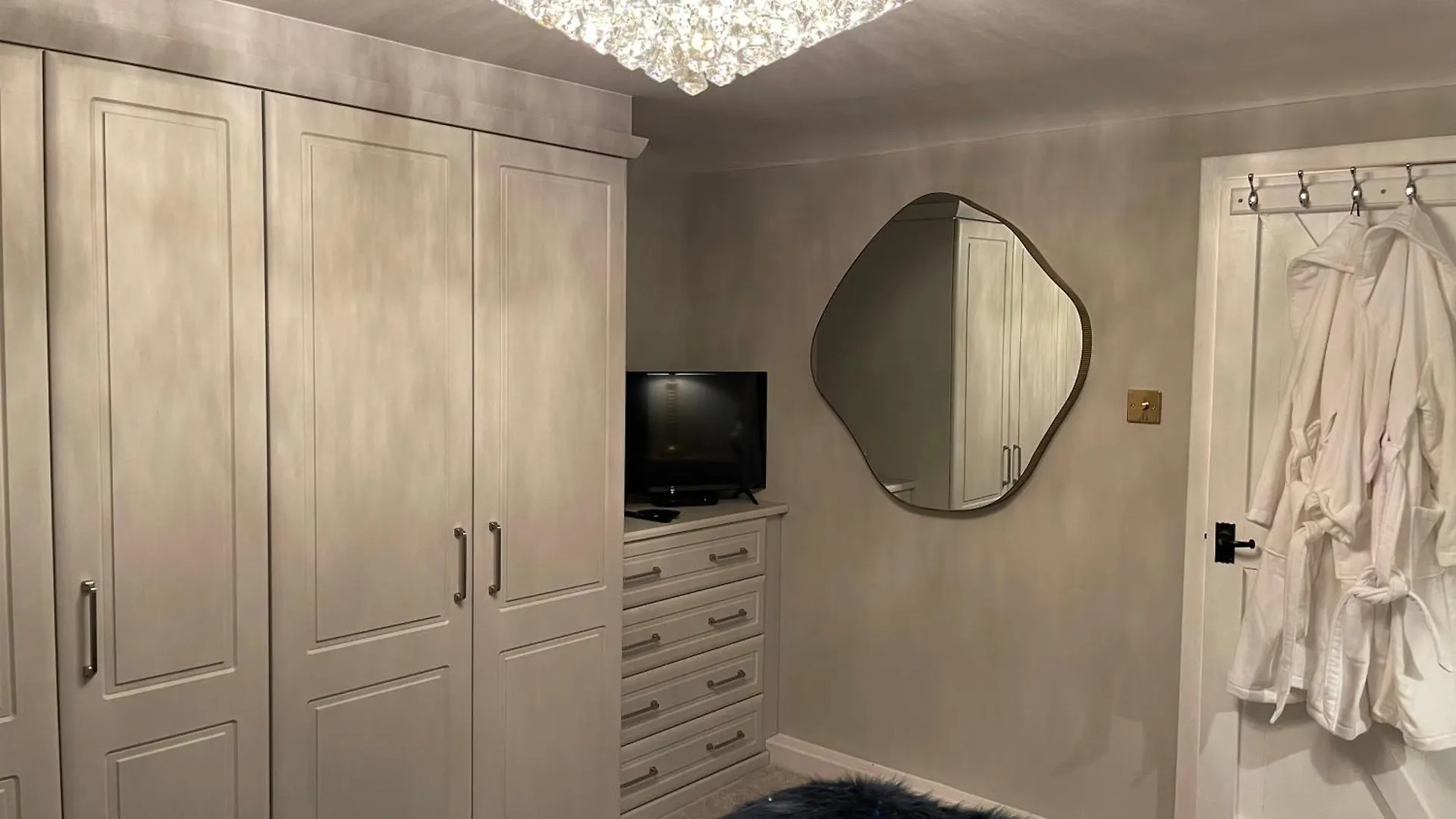 2 Bed Cosy Cottage - Central Bawtry - High End Furnishings