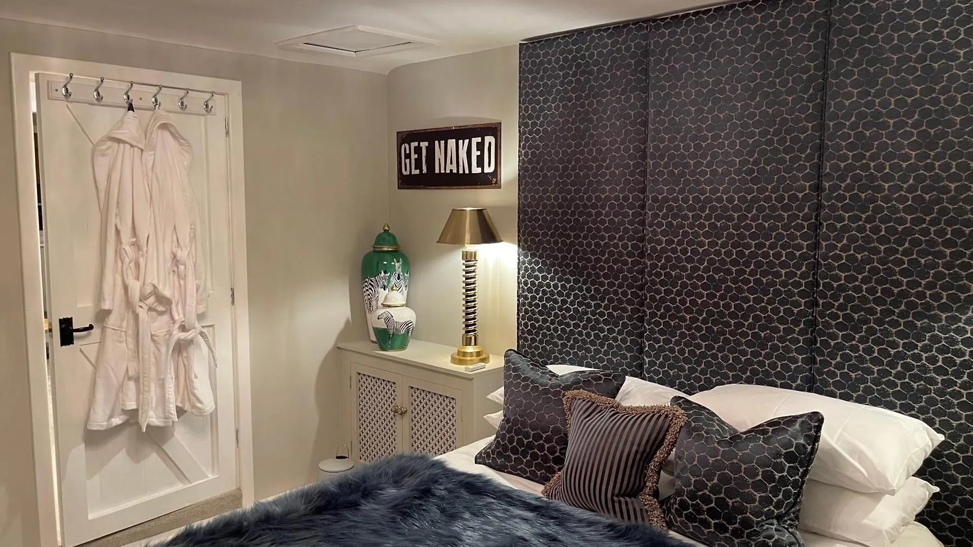 2 Bed Cosy Cottage - Central Bawtry - High End Furnishings United Kingdom